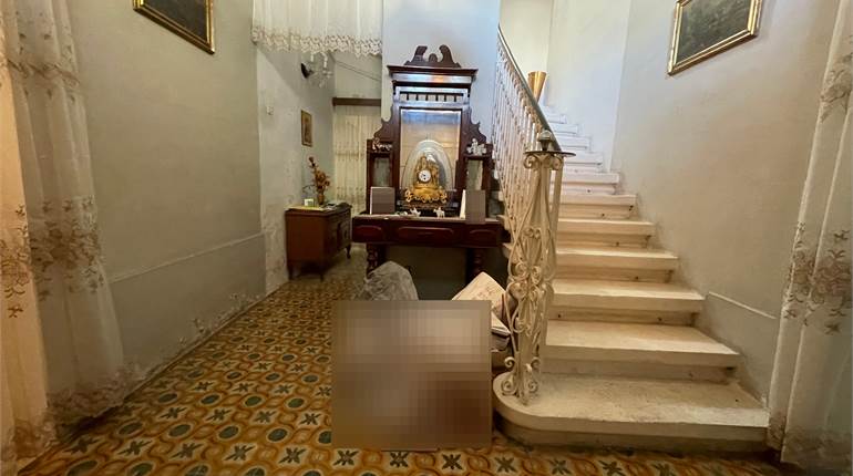 Ghaxaq - Imposing Corner Town House