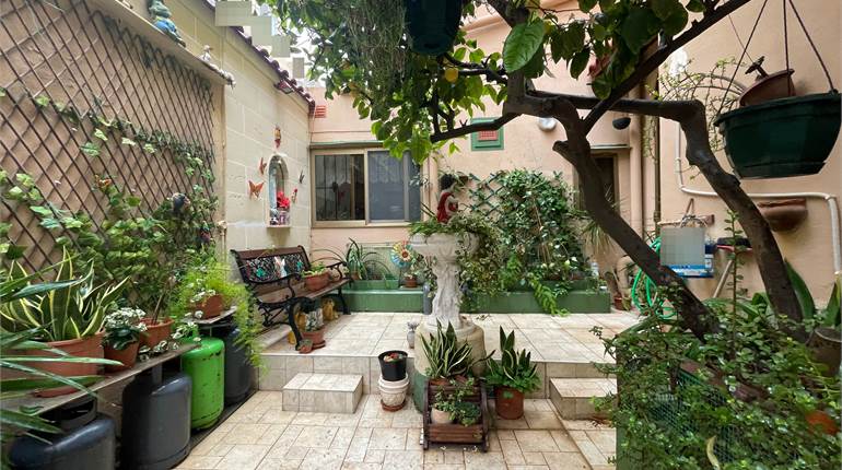 Sliema - 4 Bedroom Townhouse + Garage 