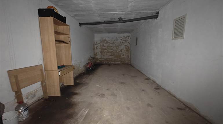 San Giljan - Two Car Semi Basement Garage