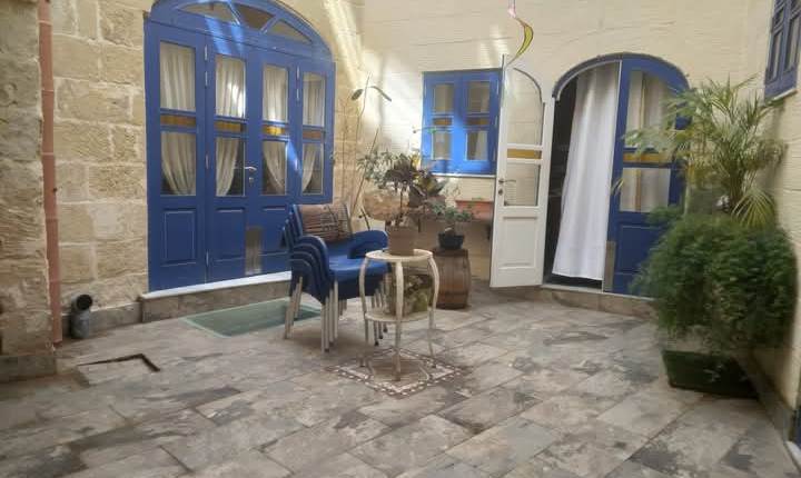 Mosta - Converted 3 Bed HOC,Pool,Courtyard,Carport