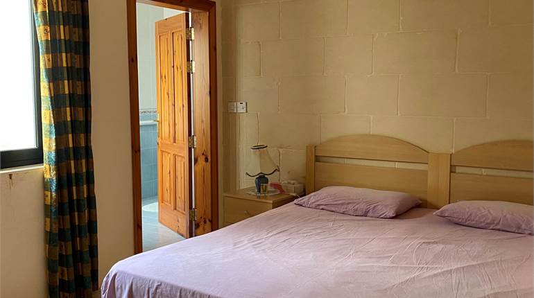 Gozo Ghajnsielem: 3 bedroom LARGE/PARTLY FURNISHED
