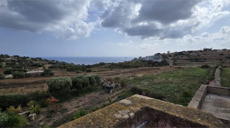 Zurrieq - Unconverted Farmhouse with 350sqm Field