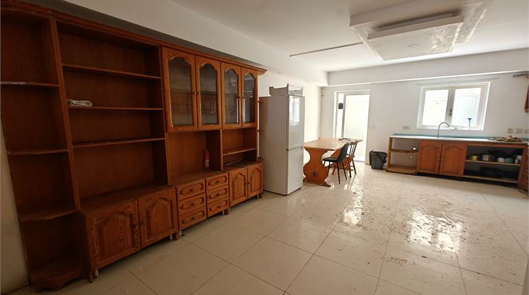 Xgharja, Circa 185 sqm Semi Street level Garage / Boat House * Water, Electricity * Yard * Bathroom 