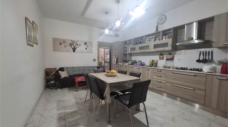 M'scala - 3 Bedroom Elevated Ground Floor Maisonette 