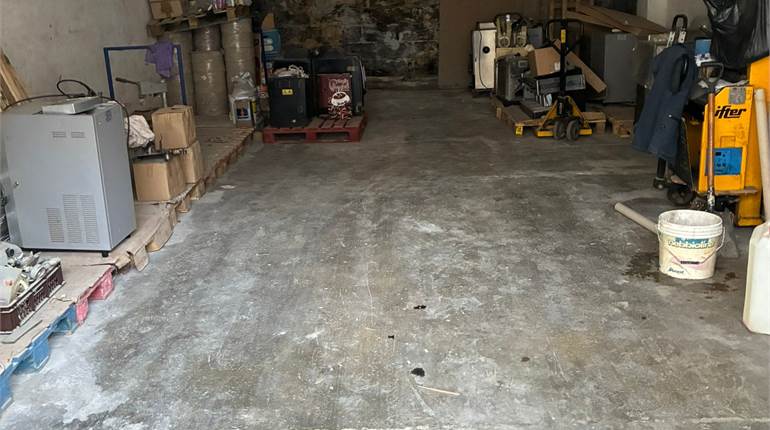 Paola - Garage - For Rent