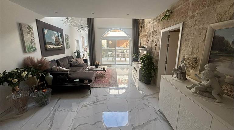 Qrendi -  4 Bedrooms House of Character + Pool+ Garage