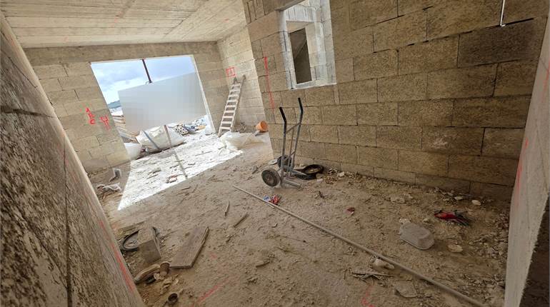 Siggiewi - 2 Bedroom Finished Penthouse + Full Roof + Views - Already Built