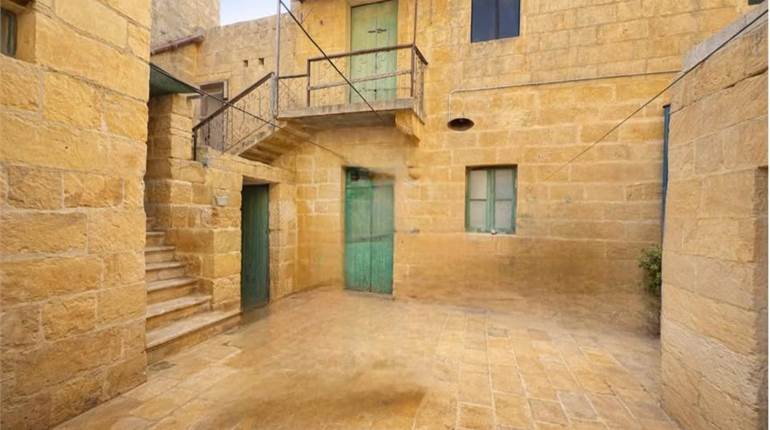 Mqabba - House of Character in an Alley + Court Yard