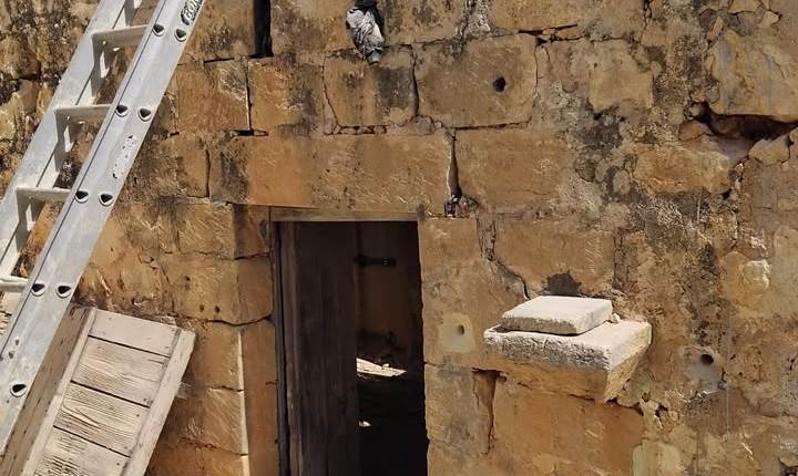 Naxxar - Unconverted Farmhouse + Land (1565 sqm)