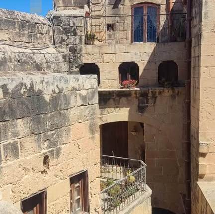 Siggiewi - 2 Bedroom House Of Character + Garage 