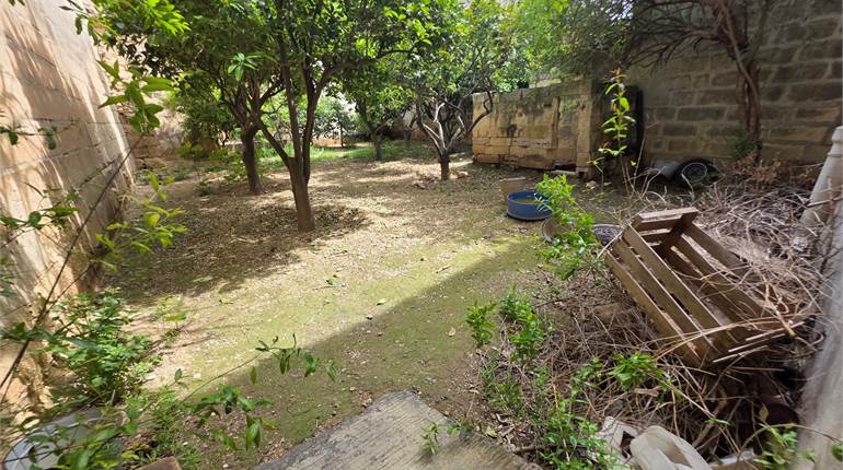 Siggiewi, 220sqm  House of Character with garden and Large Garage 