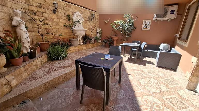Fgura - 3 Bedroom + Games Room Maisonette + Large Yard 