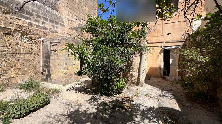 Qormi - 450Sqm Townhouse