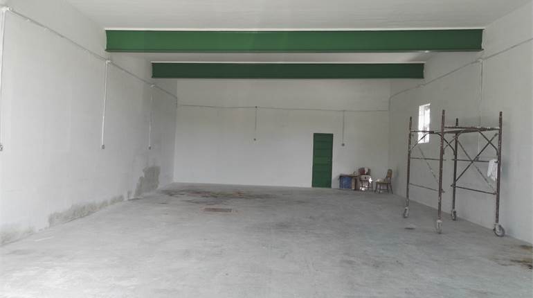 ZEBBUG -Large Garage