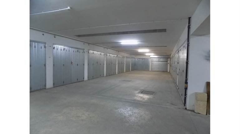 Mosta - Basement Garage Accessible with Car Lift