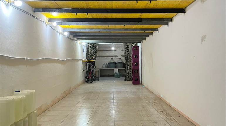 Safi - Semi Basement 3 car garage.