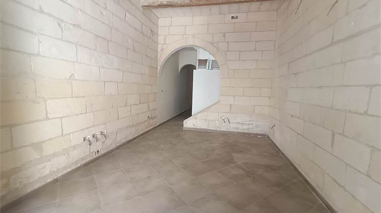Qormi - Converted Townhouse + Roof / Airspace