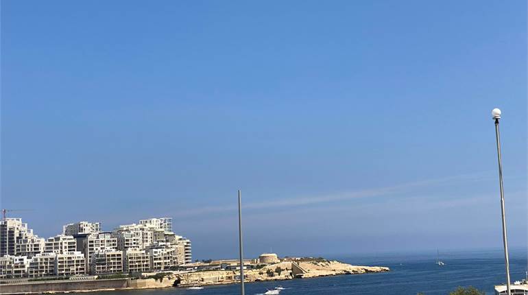 Valletta - Corner 1st Floor Maisonette, Seaview