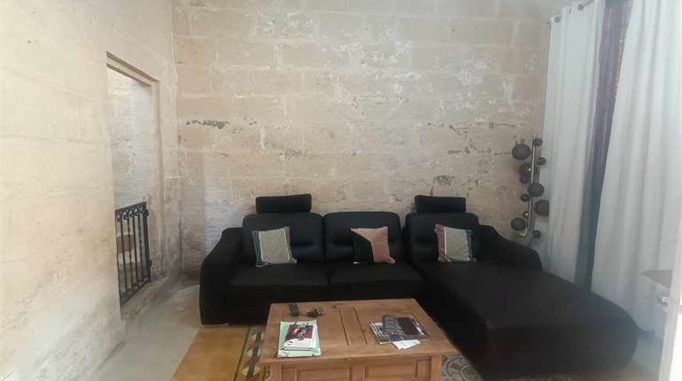 Tarxien - Converted Townhouse + Court yard in UCA