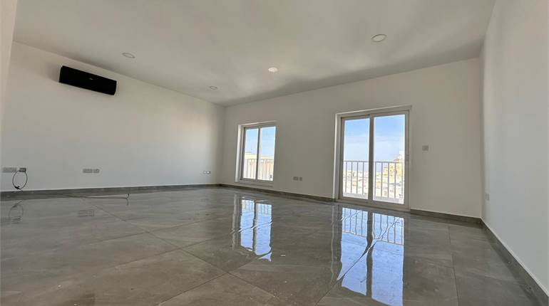 Mosta - Penthouse with Office Permit