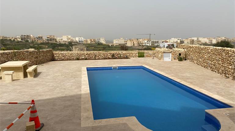 Nadur: To let: Fabulous 5 bedroom Villa with pool