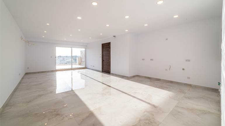 Luqa 2 Bdr+Study  Finished Penthouse with Airspace