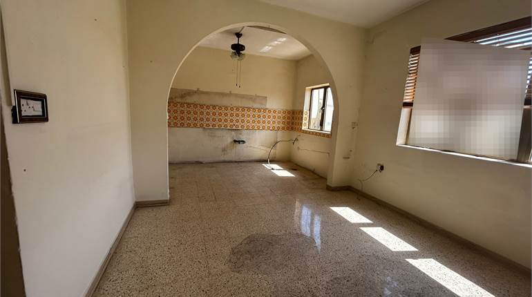 Qormi - Older Type 3 bedroom Apartment+Use of Roof