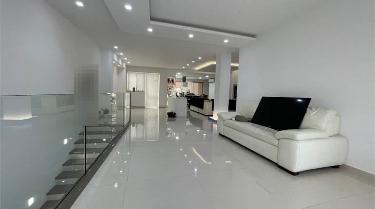 M'scala - 220 sqm Designer Finished Maisonette