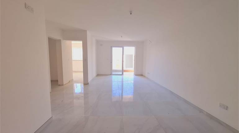 Qawra - Modern 2 Double Bedroom Apartment  