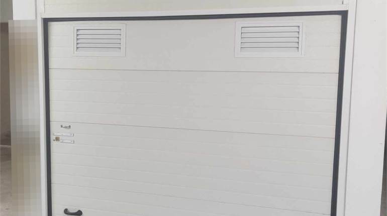 Luqa - 1.5 Car garage with electricity and door