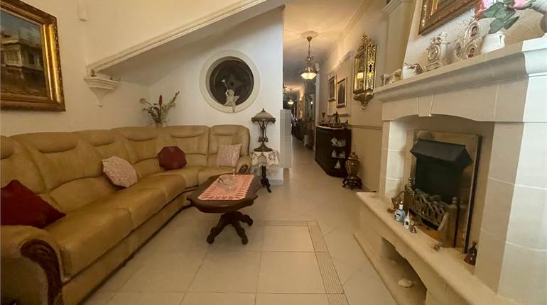 Zejtun - Elevated 3 Bedroom Furnished Maisonette