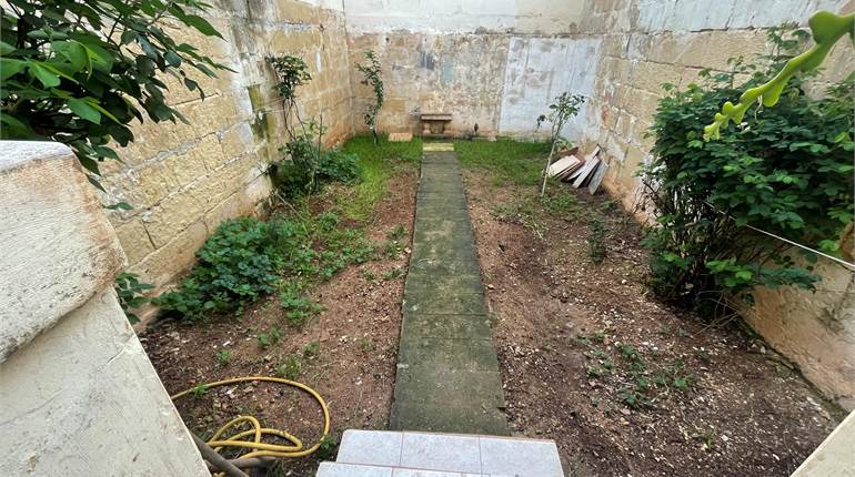 Zabbar - Townhouse with a garden