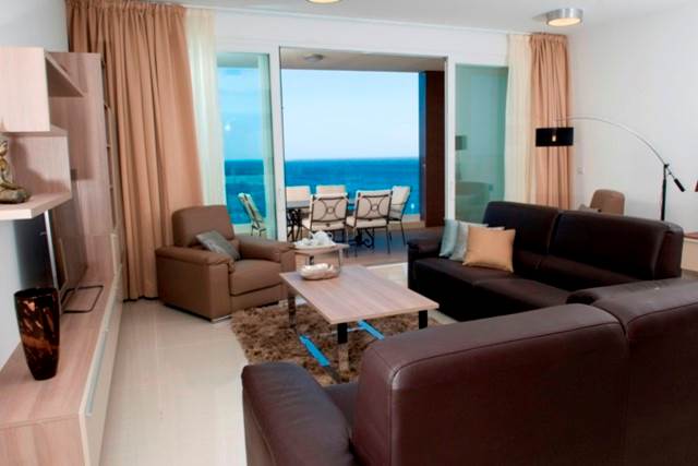 Sliema, Luxury 3 Double Bedroom + Sea Views